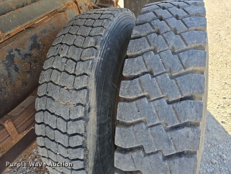 image for item DW3763 1994 International 4900 dump truck