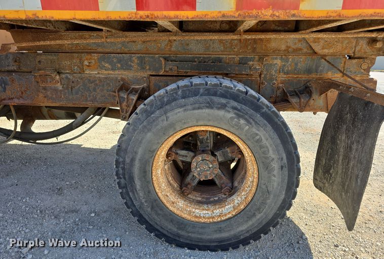 image for item DW3763 1994 International 4900 dump truck