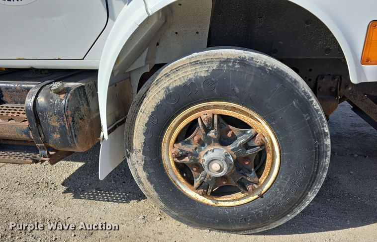 image for item DW3763 1994 International 4900 dump truck