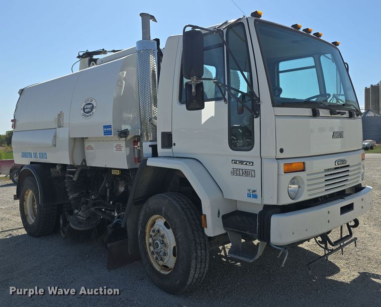 image for item DW3764 2000 Freightliner FC70 street sweeper truck