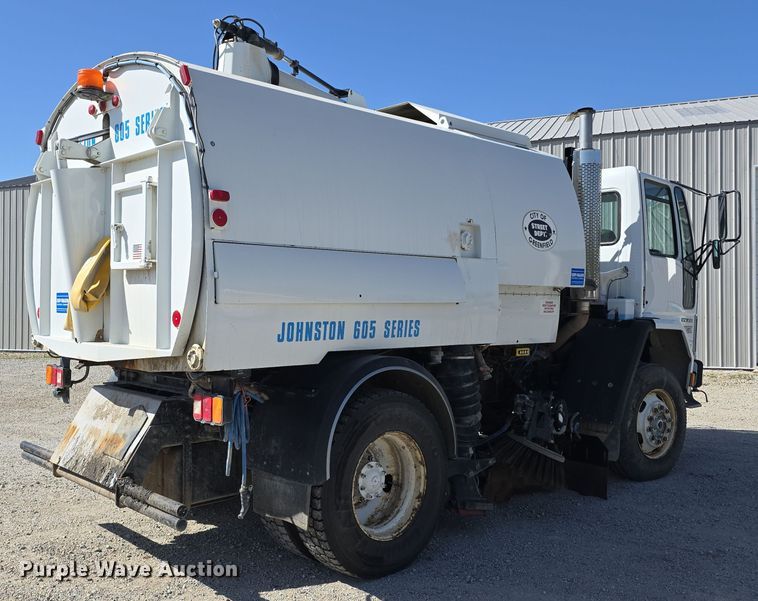 image for item DW3764 2000 Freightliner FC70 street sweeper truck