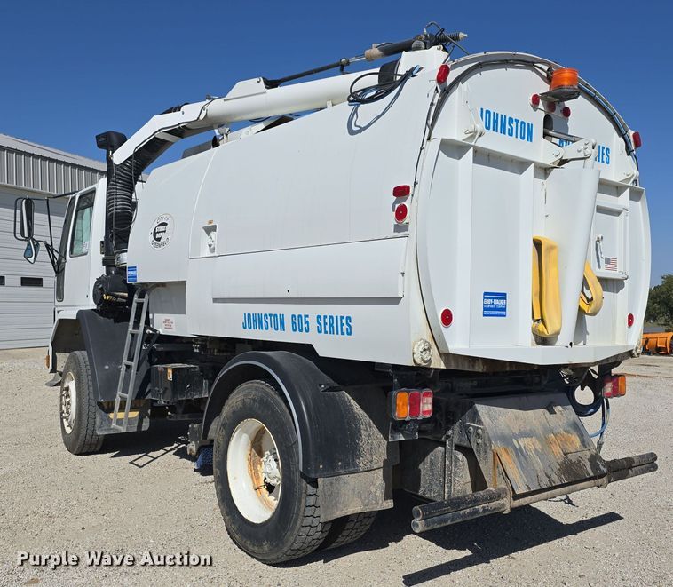 image for item DW3764 2000 Freightliner FC70 street sweeper truck