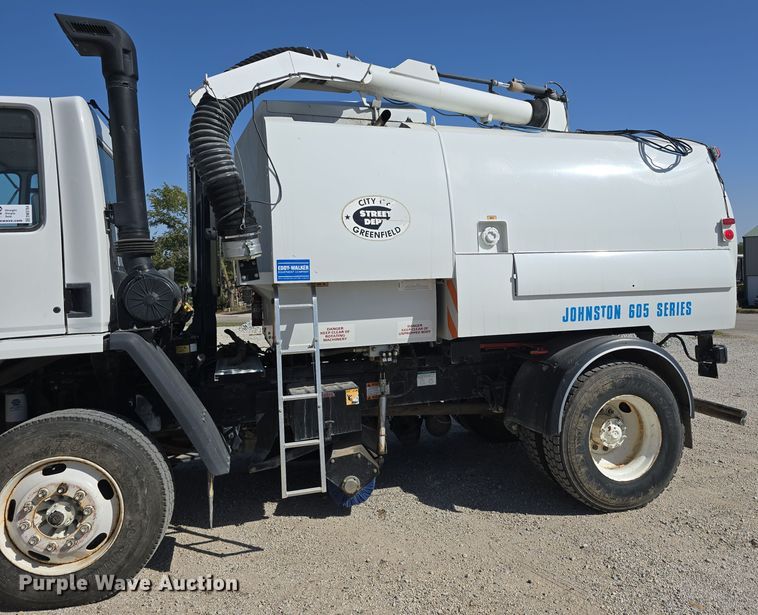 image for item DW3764 2000 Freightliner FC70 street sweeper truck