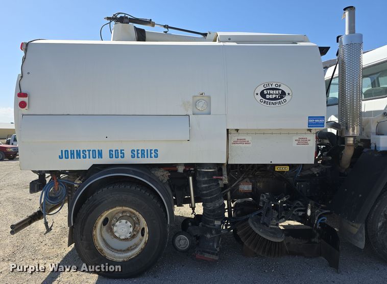image for item DW3764 2000 Freightliner FC70 street sweeper truck