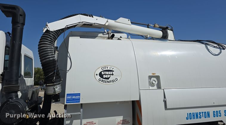 image for item DW3764 2000 Freightliner FC70 street sweeper truck