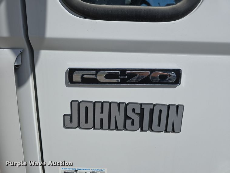 image for item DW3764 2000 Freightliner FC70 street sweeper truck