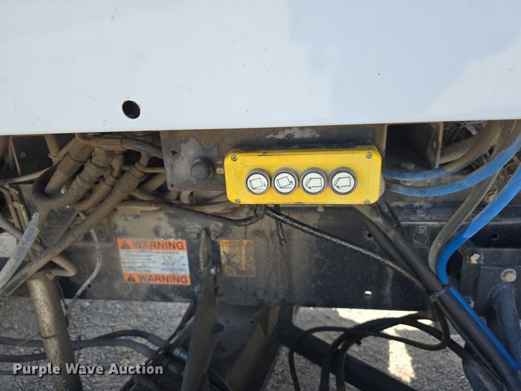 image for item DW3764 2000 Freightliner FC70 street sweeper truck
