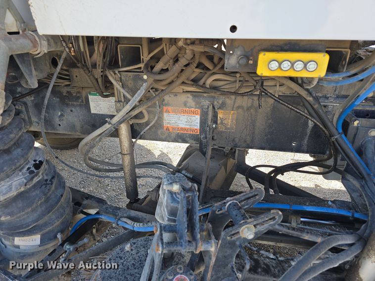 image for item DW3764 2000 Freightliner FC70 street sweeper truck