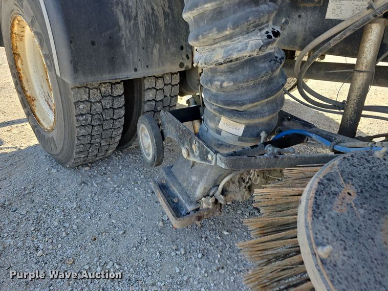 image for item DW3764 2000 Freightliner FC70 street sweeper truck