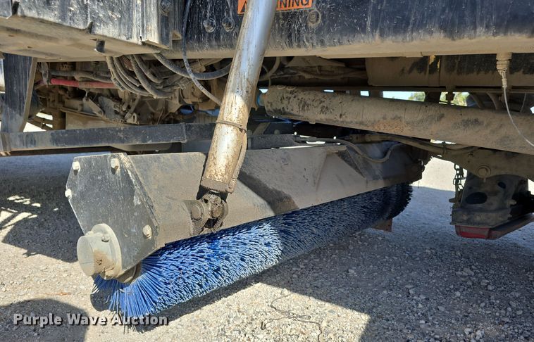 image for item DW3764 2000 Freightliner FC70 street sweeper truck