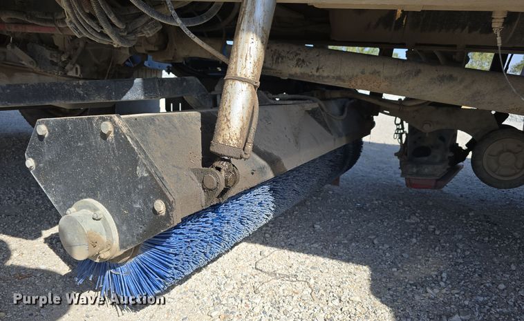 image for item DW3764 2000 Freightliner FC70 street sweeper truck