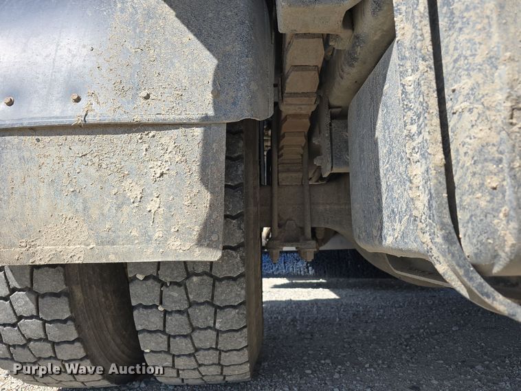 image for item DW3764 2000 Freightliner FC70 street sweeper truck