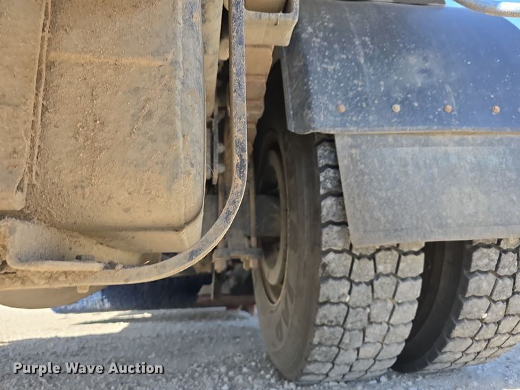 image for item DW3764 2000 Freightliner FC70 street sweeper truck