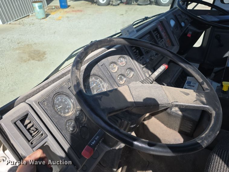 image for item DW3764 2000 Freightliner FC70 street sweeper truck
