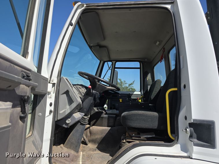 image for item DW3764 2000 Freightliner FC70 street sweeper truck