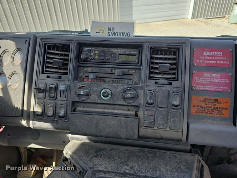 image for item DW3764 2000 Freightliner FC70 street sweeper truck