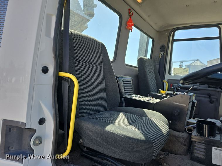 image for item DW3764 2000 Freightliner FC70 street sweeper truck