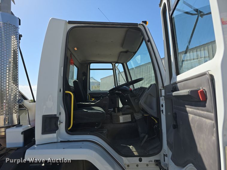 image for item DW3764 2000 Freightliner FC70 street sweeper truck