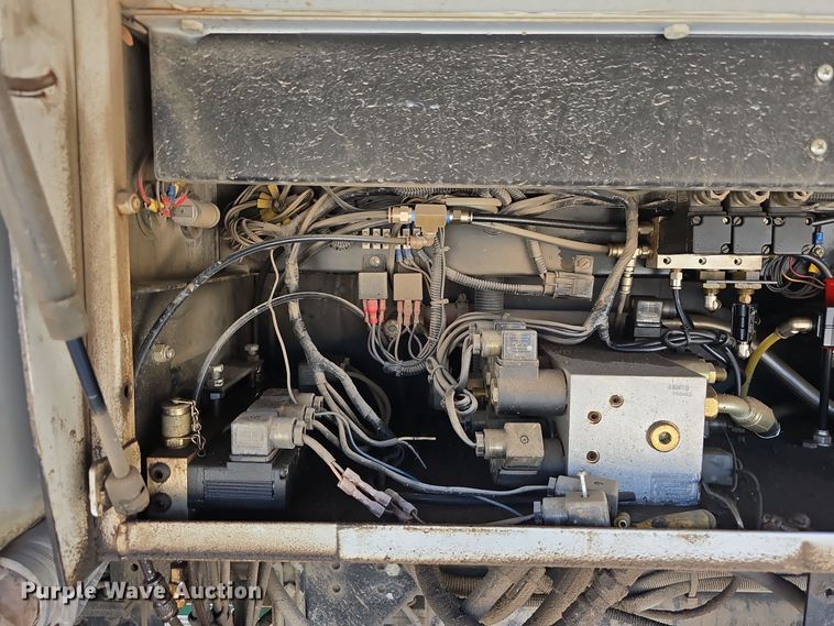 image for item DW3764 2000 Freightliner FC70 street sweeper truck