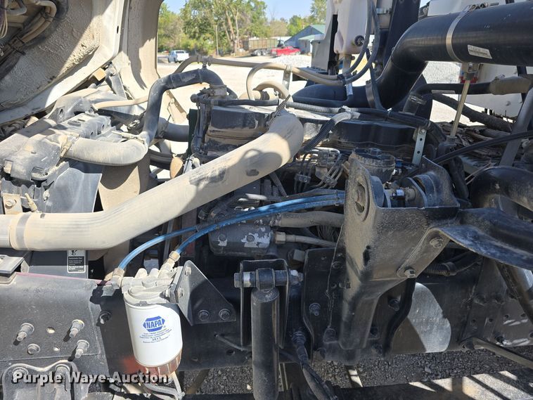 image for item DW3764 2000 Freightliner FC70 street sweeper truck