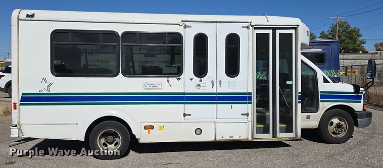 image for item DW3801 2010 Chevrolet Express G4500 shuttle bus