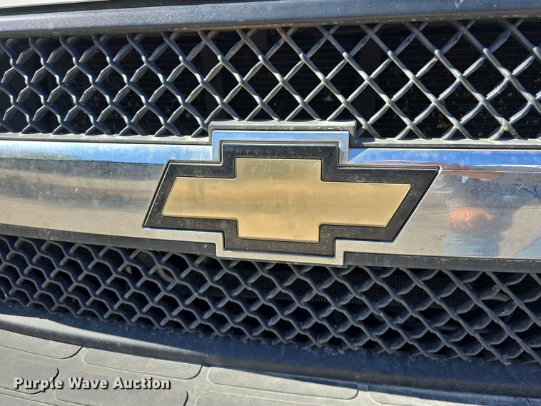 image for item DW3801 2010 Chevrolet Express G4500 shuttle bus