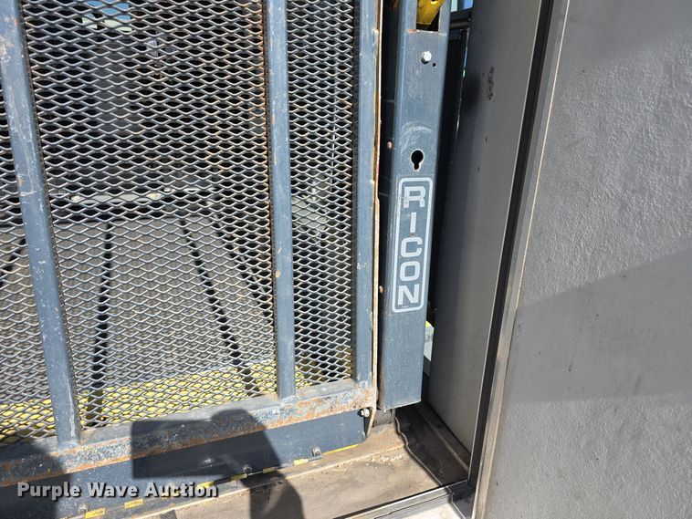 image for item DW3801 2010 Chevrolet Express G4500 shuttle bus