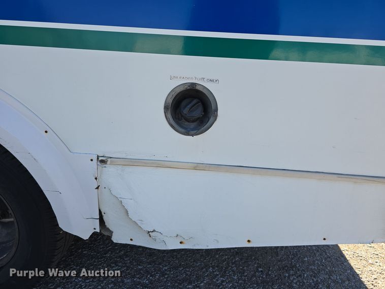 image for item DW3801 2010 Chevrolet Express G4500 shuttle bus