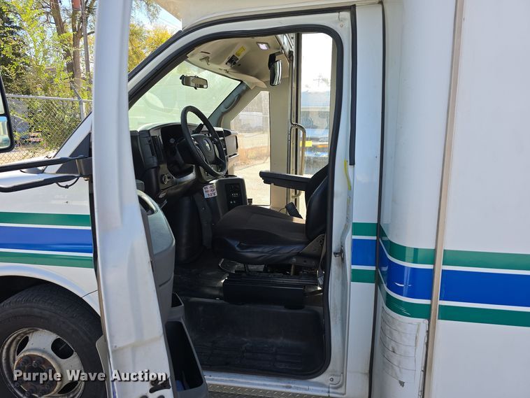 image for item DW3801 2010 Chevrolet Express G4500 shuttle bus