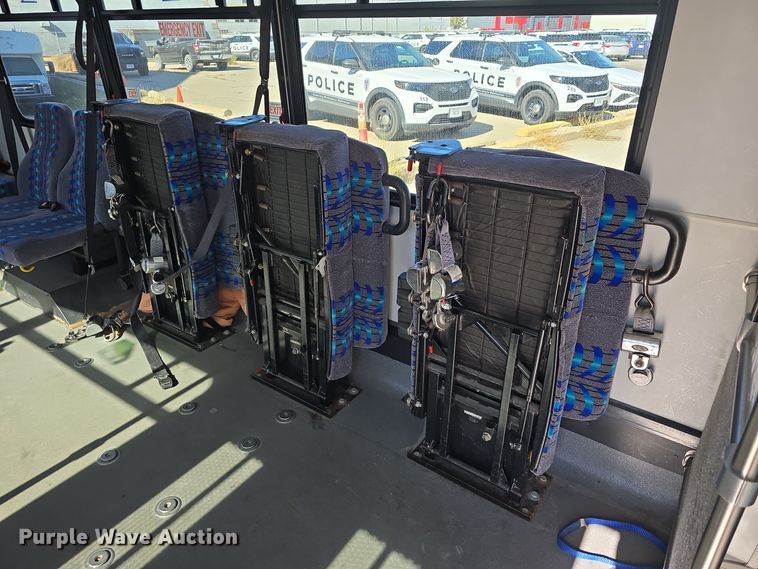 image for item DW3801 2010 Chevrolet Express G4500 shuttle bus