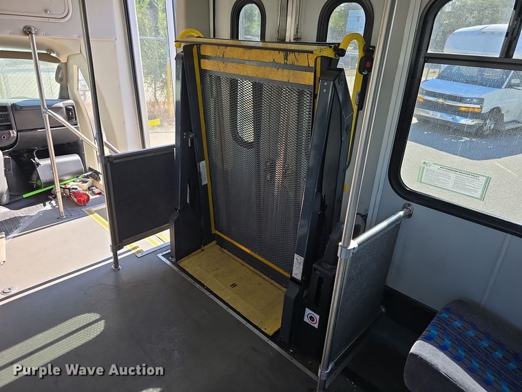 image for item DW3801 2010 Chevrolet Express G4500 shuttle bus