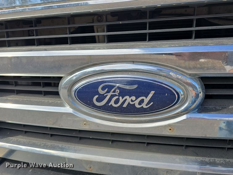 image for item DW3802 2012 Ford E450 Super Duty shuttle bus