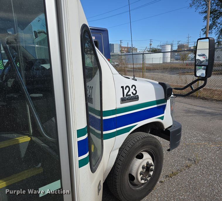 image for item DW3802 2012 Ford E450 Super Duty shuttle bus