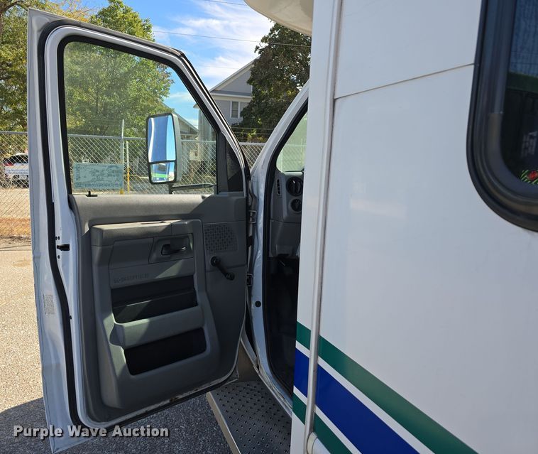 image for item DW3802 2012 Ford E450 Super Duty shuttle bus