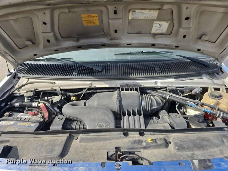 image for item DW3802 2012 Ford E450 Super Duty shuttle bus