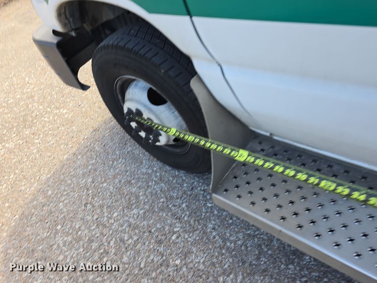 image for item DW3802 2012 Ford E450 Super Duty shuttle bus