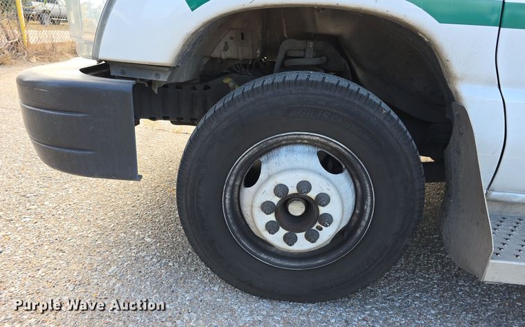 image for item DW3802 2012 Ford E450 Super Duty shuttle bus