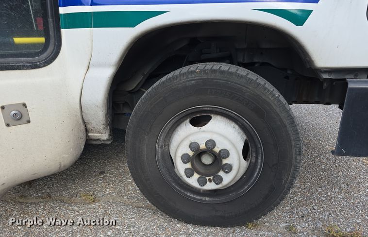 image for item DW3802 2012 Ford E450 Super Duty shuttle bus