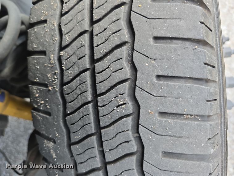 image for item DW3802 2012 Ford E450 Super Duty shuttle bus