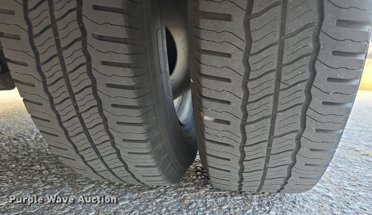 image for item DW3802 2012 Ford E450 Super Duty shuttle bus