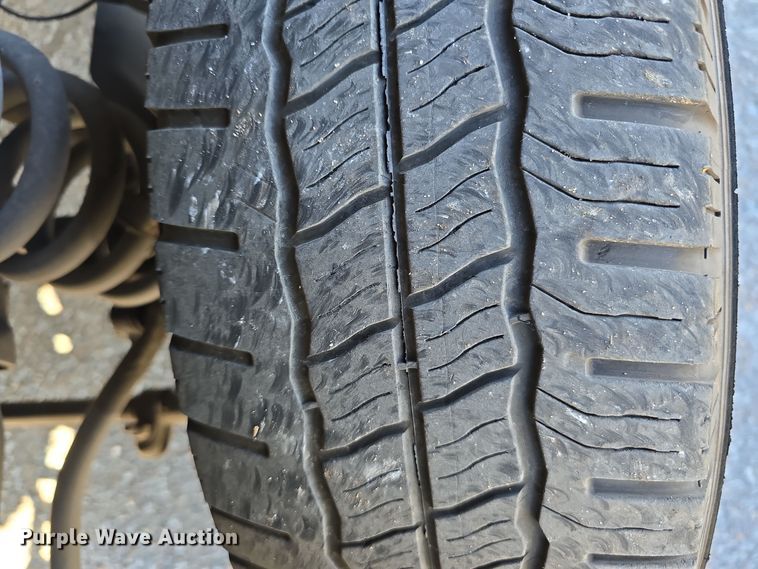 image for item DW3803 2017 Goshen Impulse Ford 220 shuttle bus