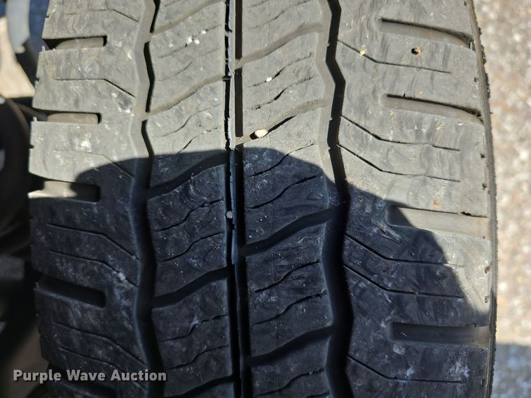 image for item DW3803 2017 Goshen Impulse Ford 220 shuttle bus