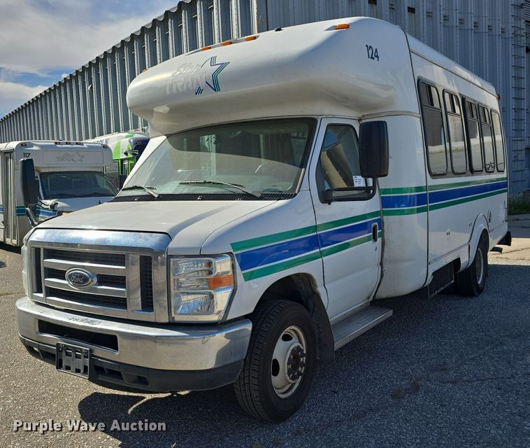 image for item DW3804 2013 Ford E450 Super Duty shuttle bus