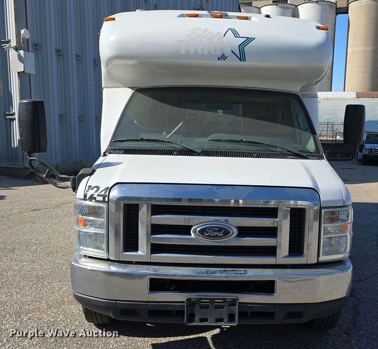 image for item DW3804 2013 Ford E450 Super Duty shuttle bus