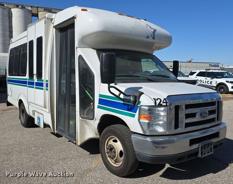image for item DW3804 2013 Ford E450 Super Duty shuttle bus