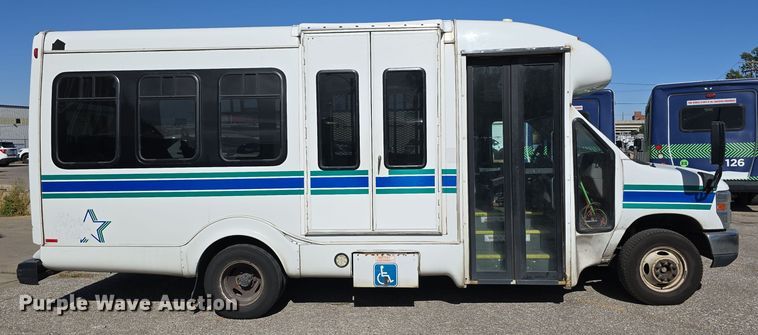 image for item DW3804 2013 Ford E450 Super Duty shuttle bus