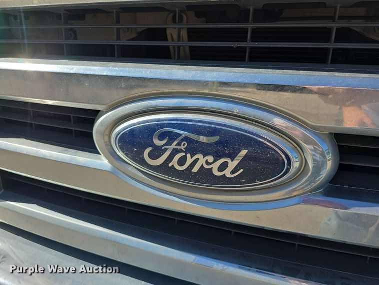 image for item DW3804 2013 Ford E450 Super Duty shuttle bus