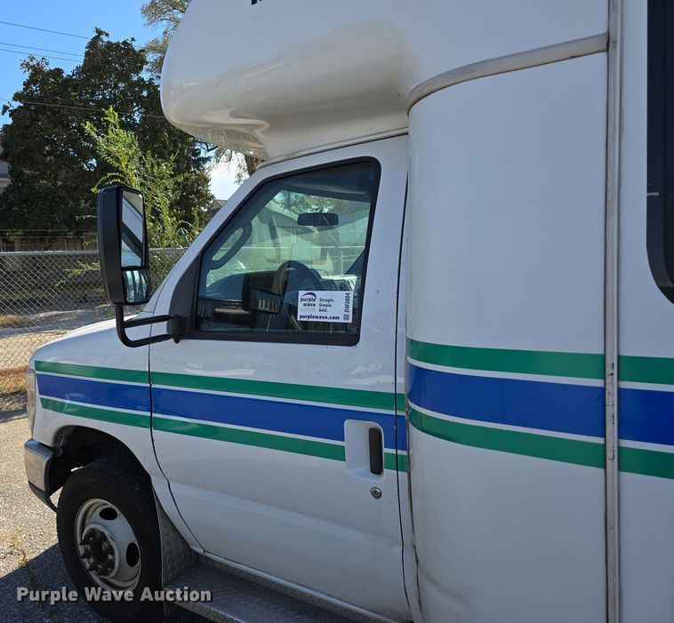 image for item DW3804 2013 Ford E450 Super Duty shuttle bus