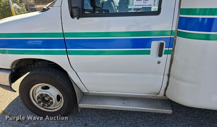 image for item DW3804 2013 Ford E450 Super Duty shuttle bus