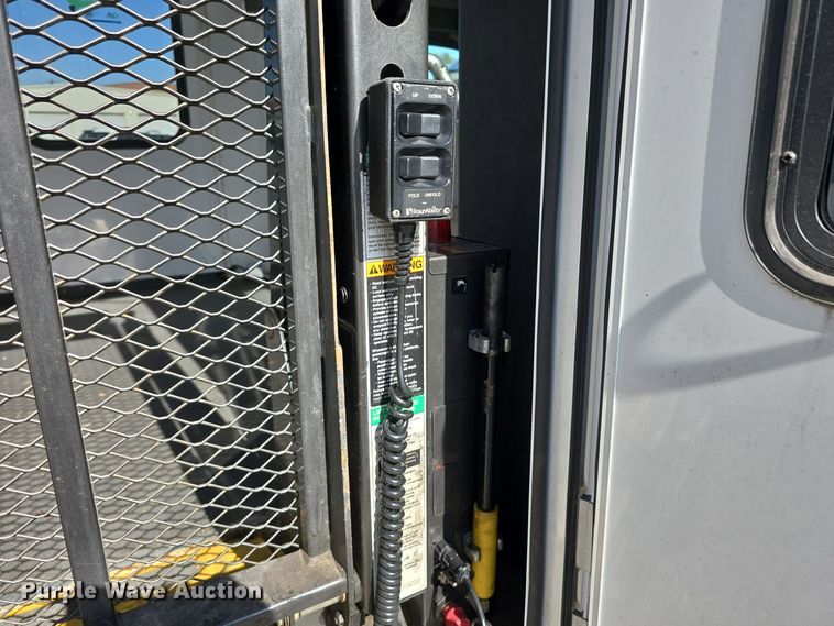 image for item DW3804 2013 Ford E450 Super Duty shuttle bus